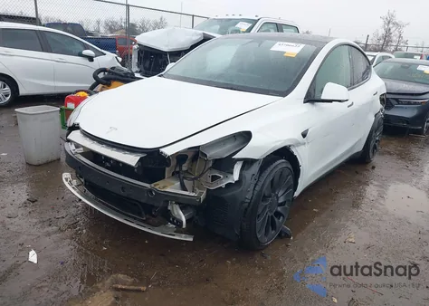 2023 Tesla Model Y Performance Dual Motor All-Wheel Drive z USA, uszkodzony, nr VIN 7SAYGDEF6PF810928